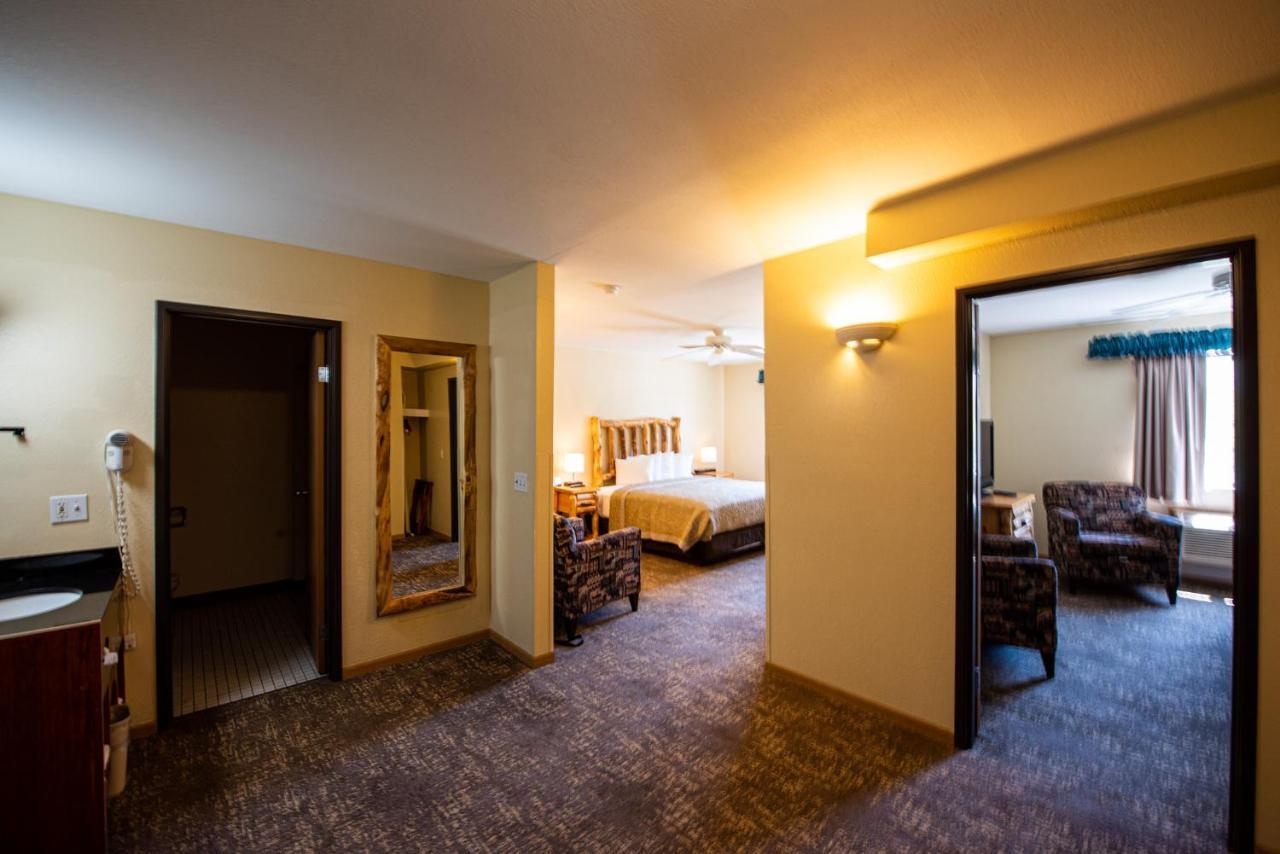 Super 8 by Wyndham Bridgeview of Mackinaw City Zewnętrze zdjęcie