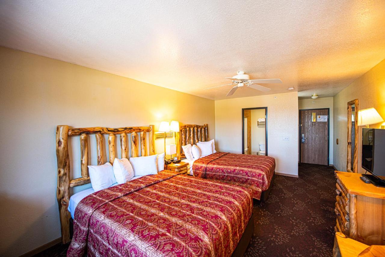 Super 8 by Wyndham Bridgeview of Mackinaw City Zewnętrze zdjęcie