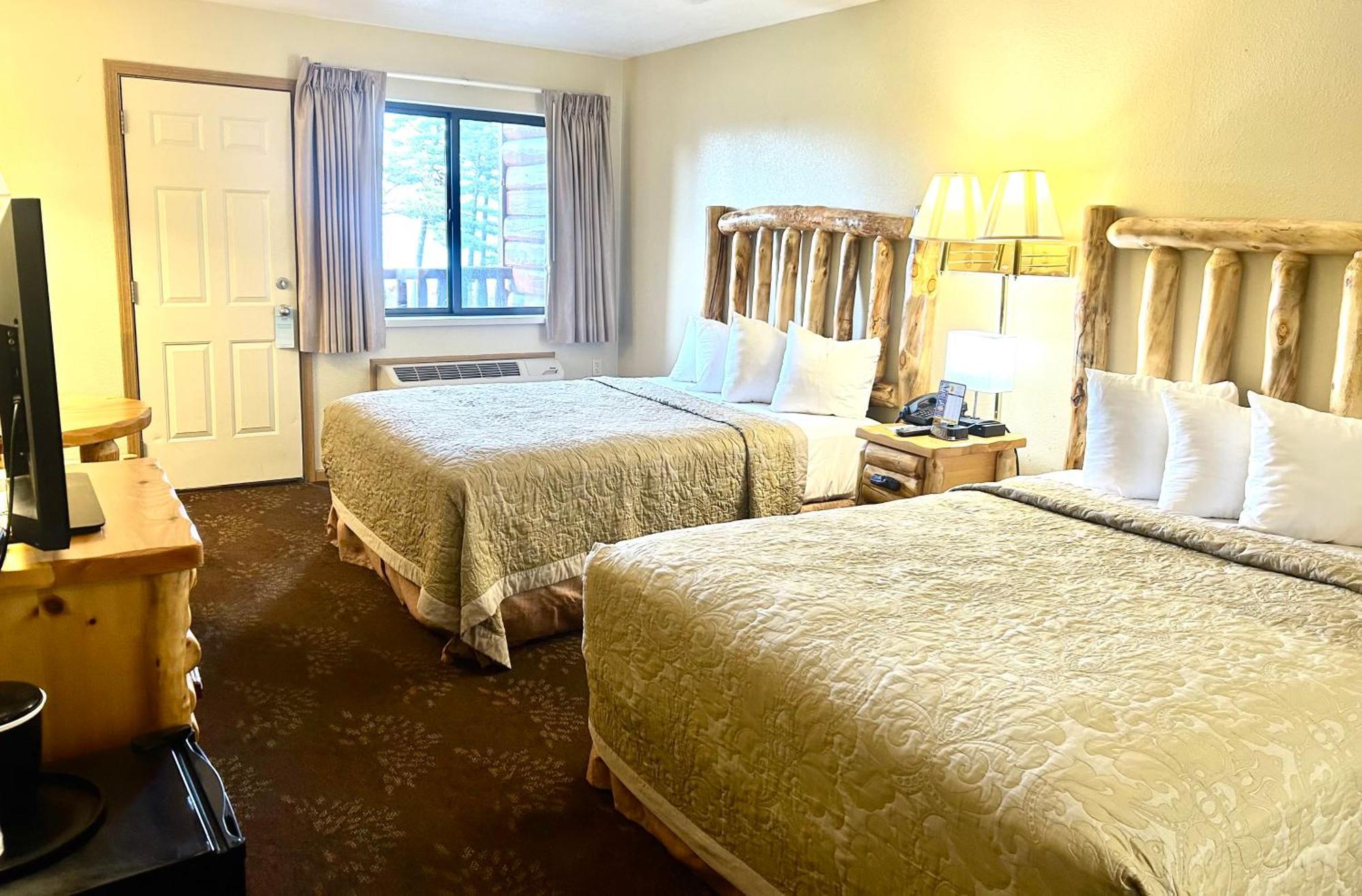 Super 8 by Wyndham Bridgeview of Mackinaw City Zewnętrze zdjęcie